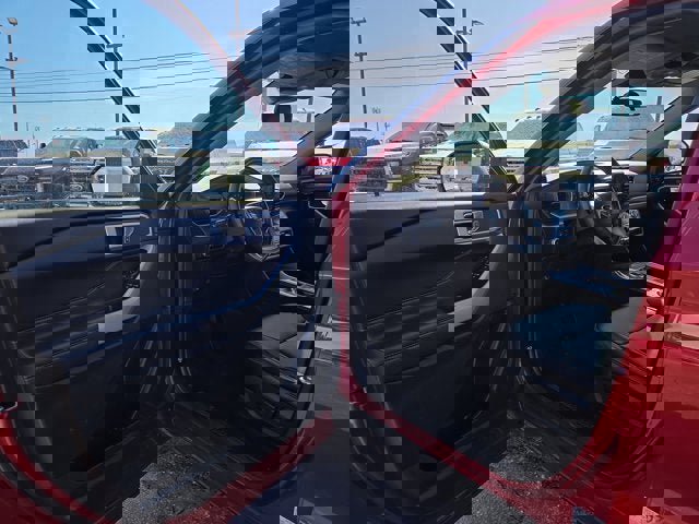 Used 2022 Ford Explorer XLT w/ Equipment Group 202A image 7