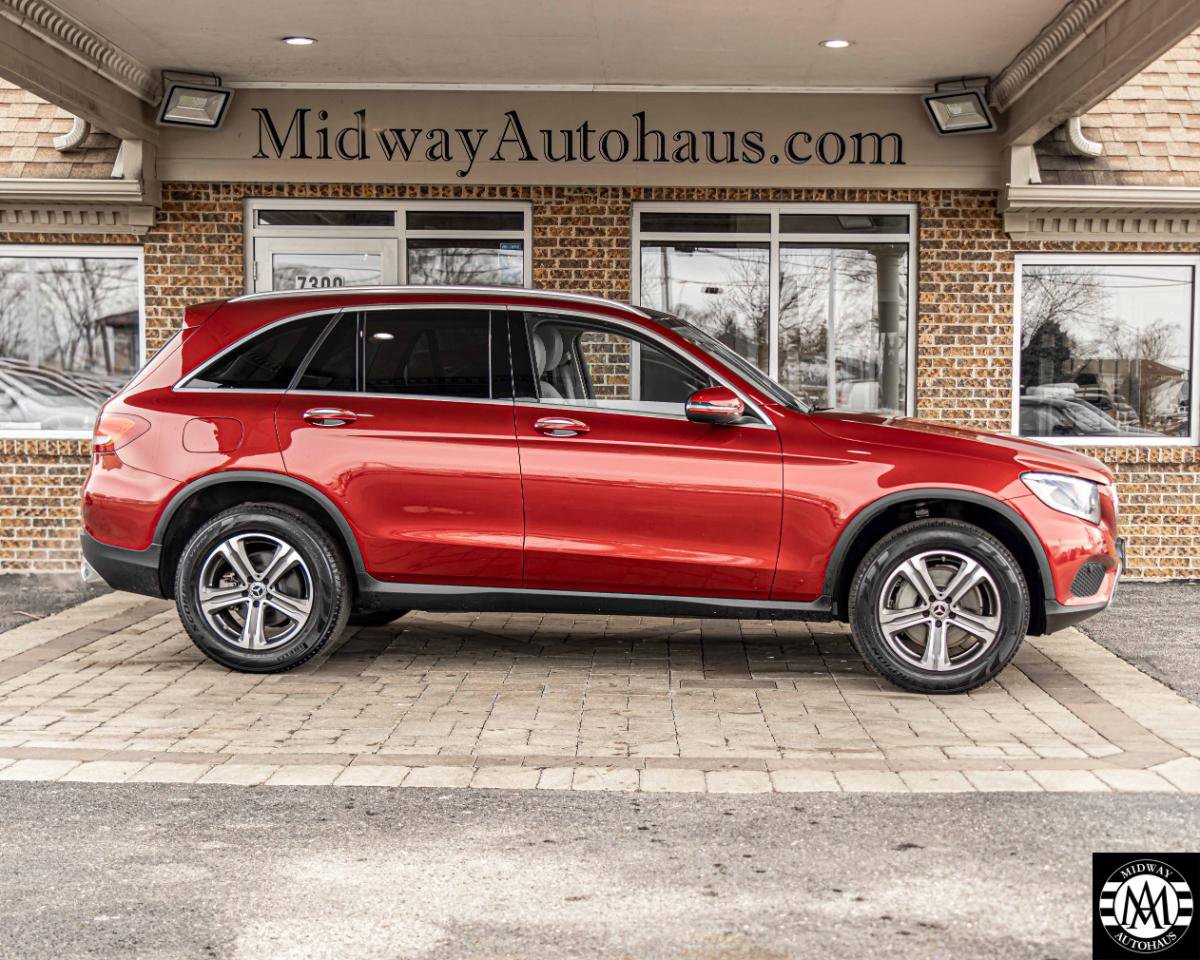 Used 2018 Mercedes-Benz GLC 300 4MATIC w/ Premium Package image 4