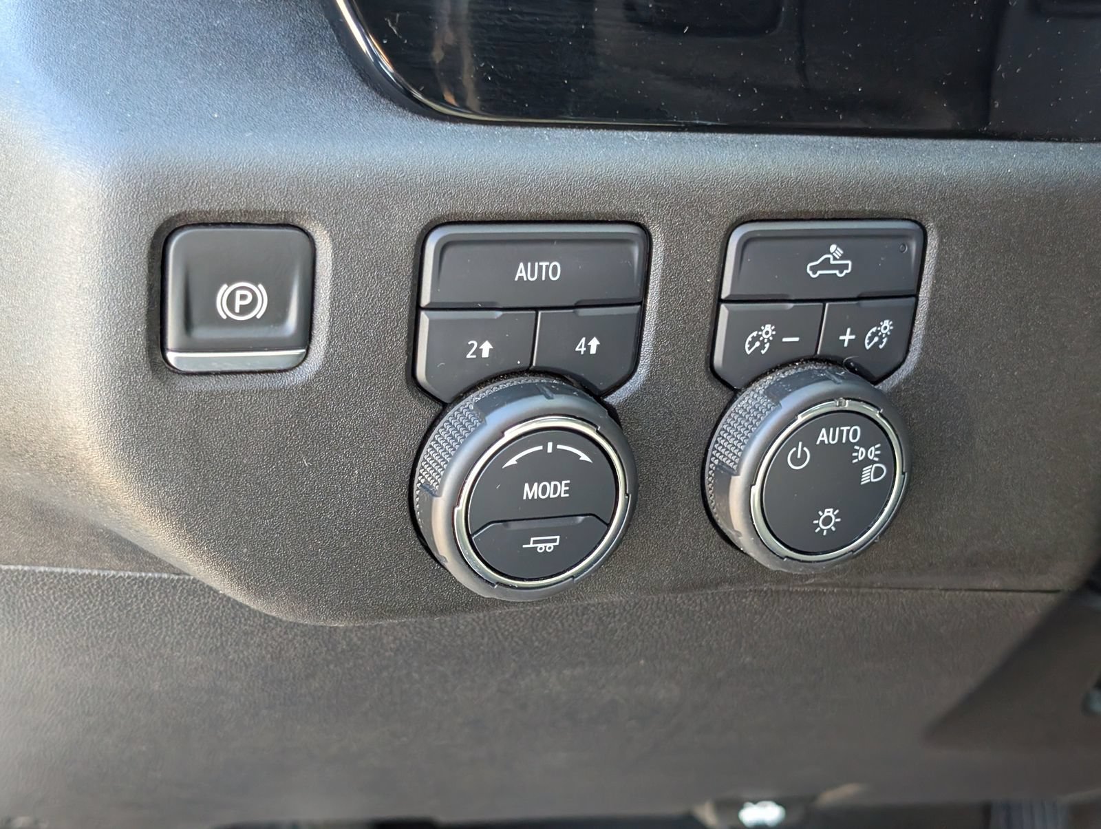 Used 2024 Chevrolet Silverado 1500 LT AWD/4WD image 21
