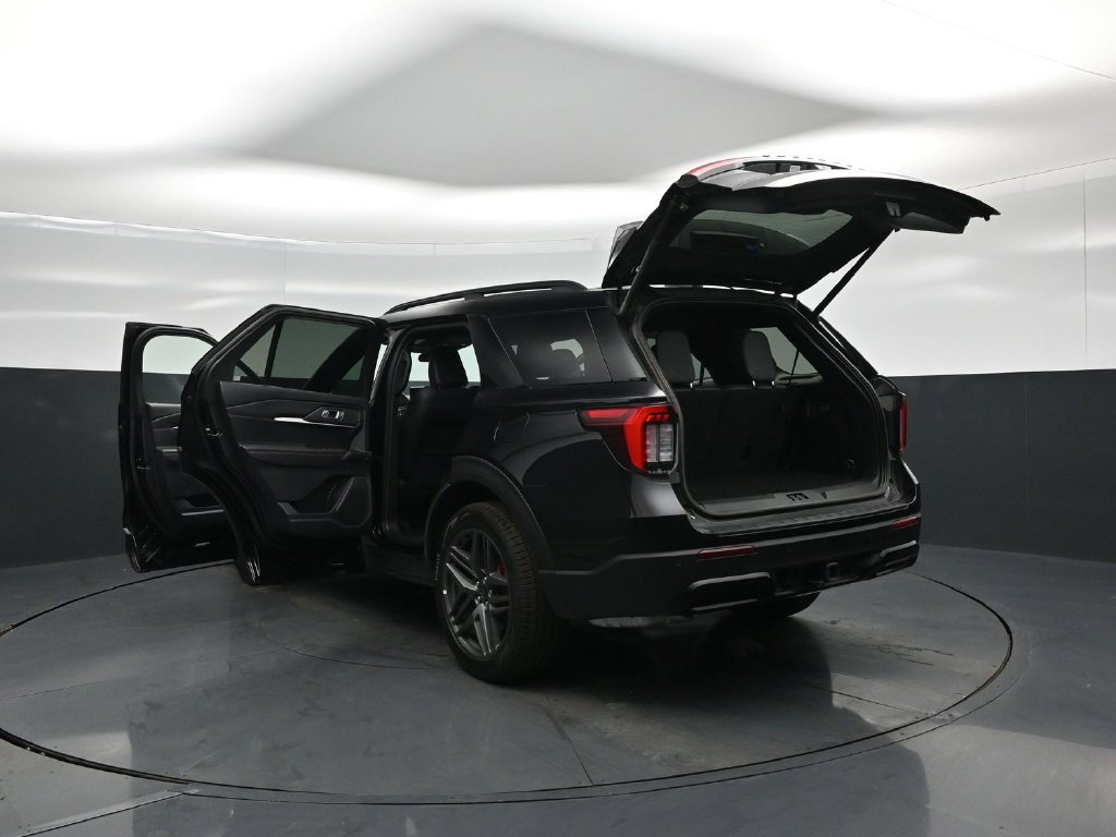 Certified 2026 Ford Explorer ST-Line w/ ST-Line Street Pack AWD/4WD image 33
