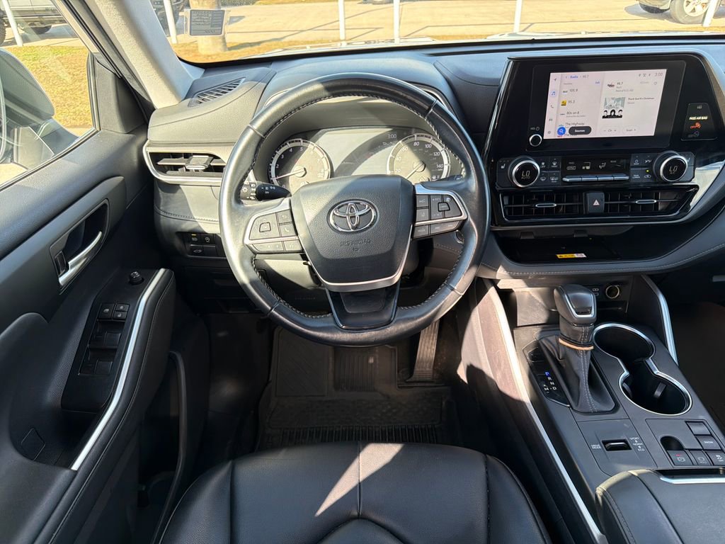 Used 2023 Toyota Highlander L image 13