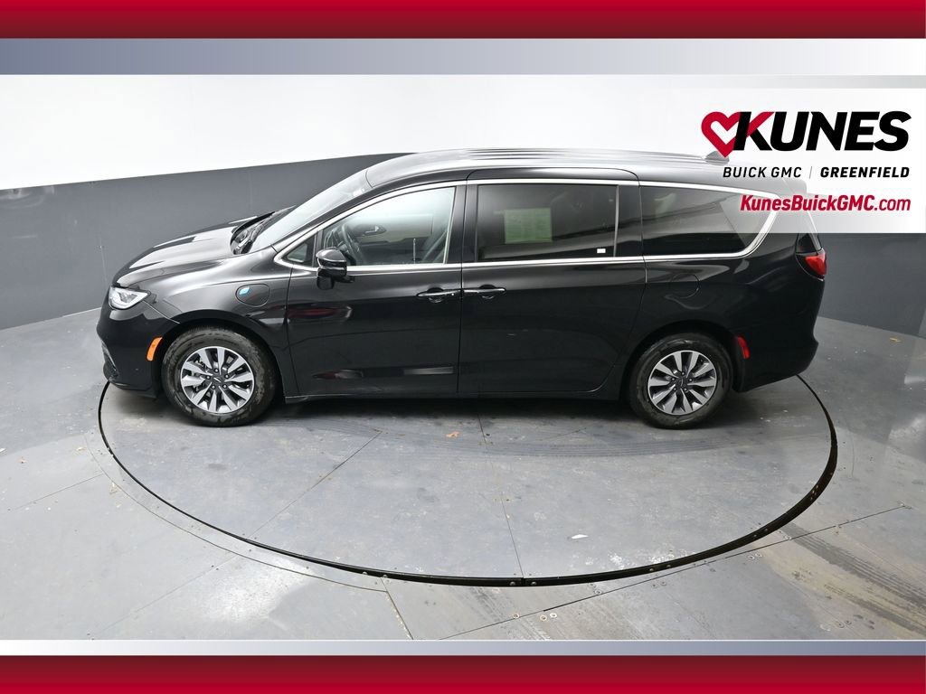 Used 2024 Chrysler Pacifica Select FWD image 43