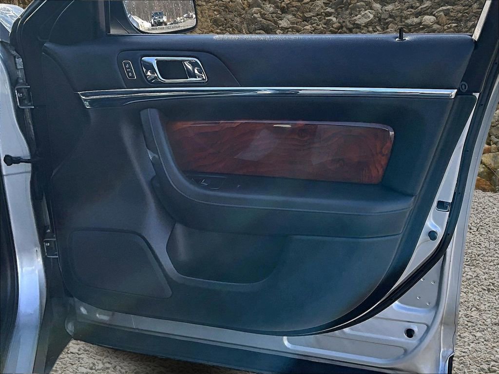 Used 2013 Lincoln MKS AWD image 21