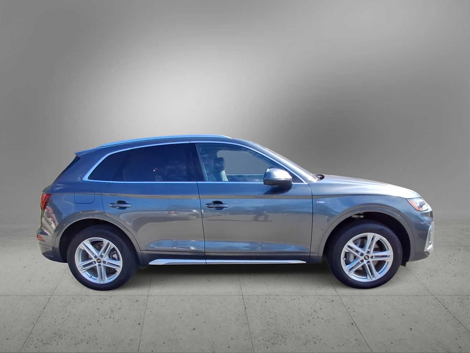 Used 2024 Audi Q5 e Premium Plus w/ Premium Plus Package AWD/4WD image 9