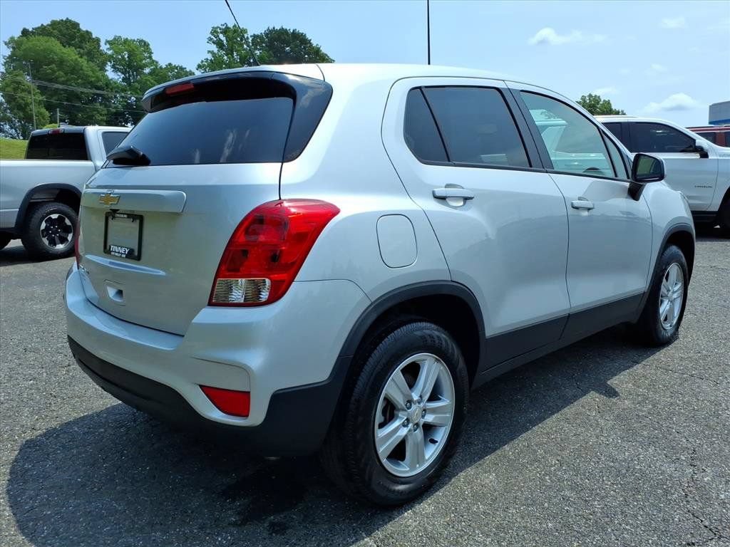 Used 2022 Chevrolet Trax LS w/ Tint and Cruise Package AWD/4WD image 3