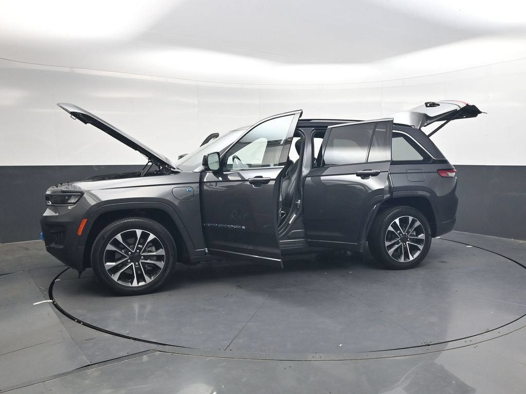 Used 2023 Jeep Grand Cherokee Overland w/ Advanced Protech Group III AWD/4WD image 46