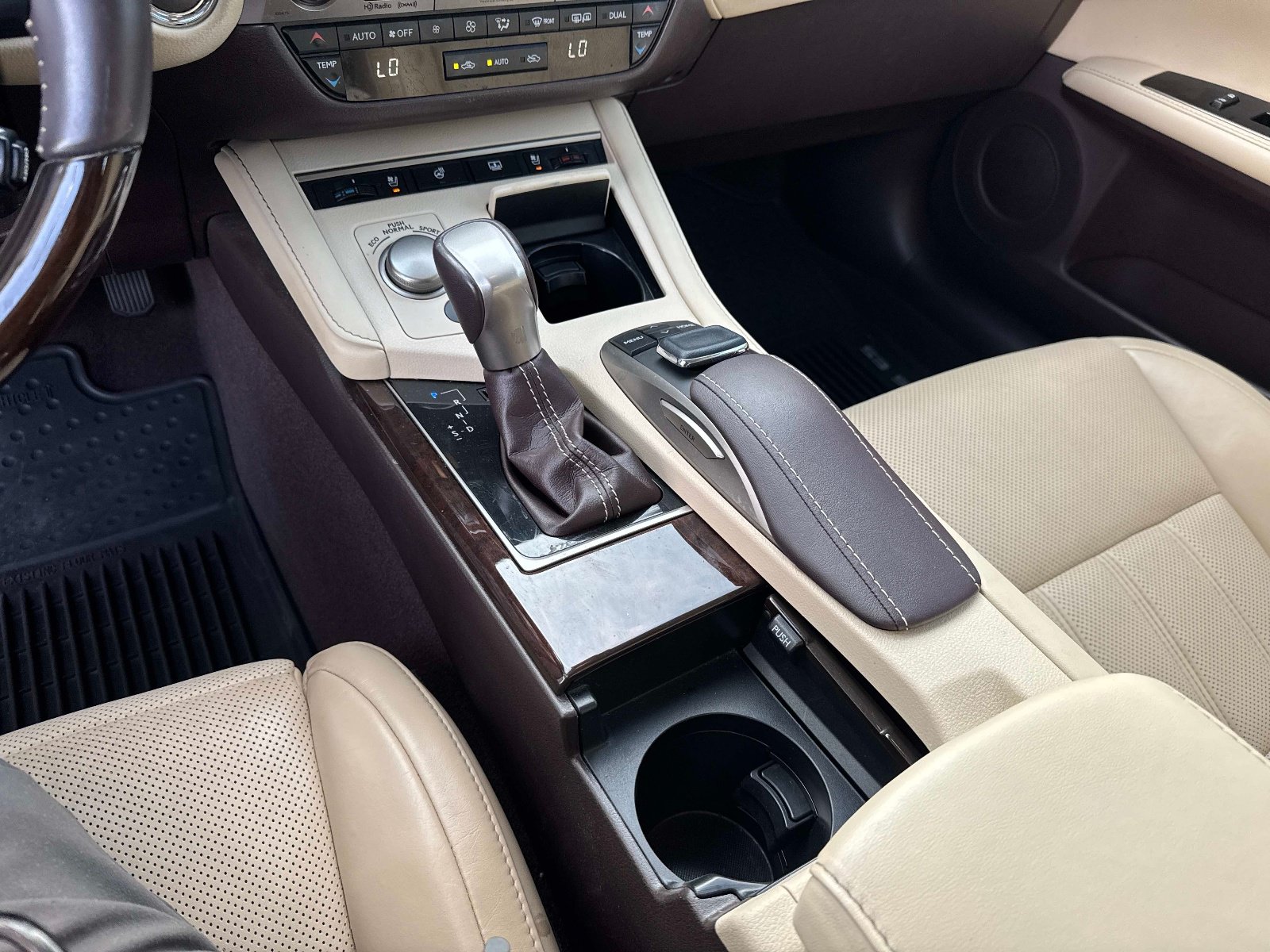 Used 2016 Lexus ES 350 w/ Ultra Luxury Package FWD image 25