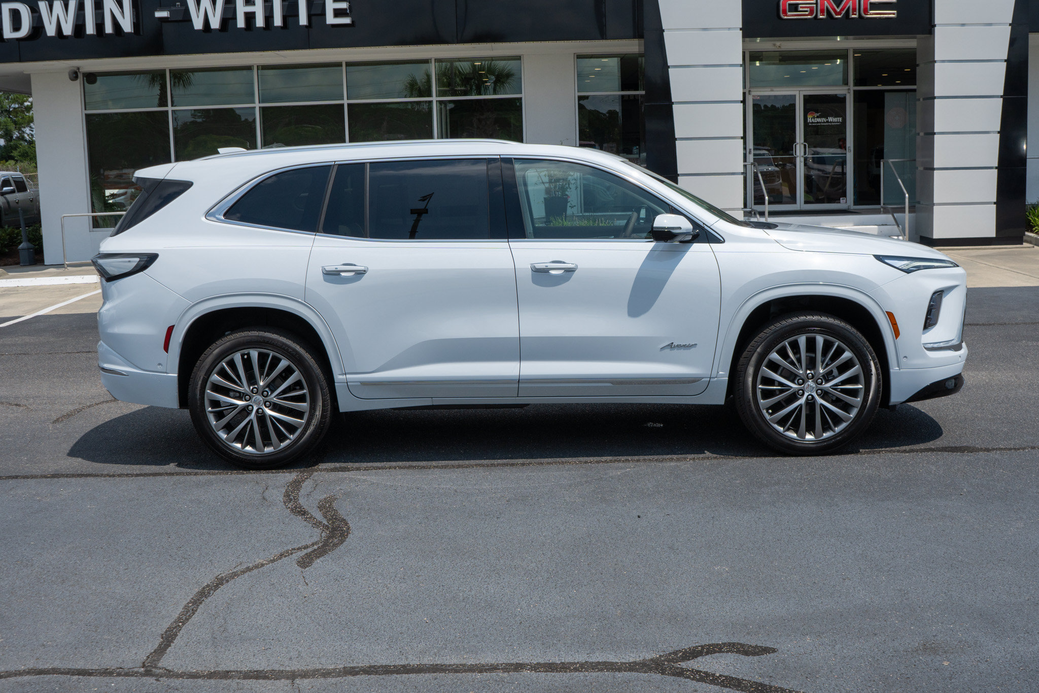 New 2026 Buick Enclave Avenir w/ Super Cruise Package FWD image 2