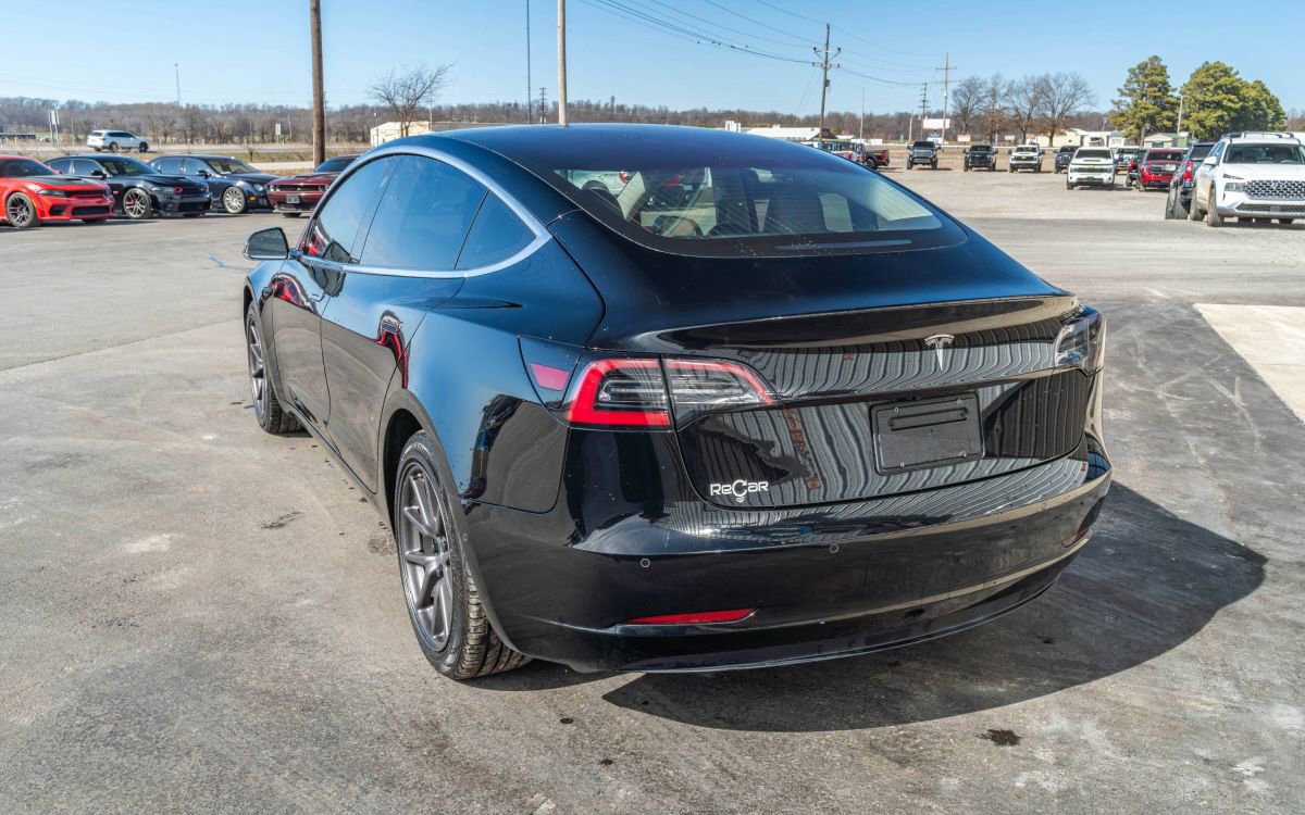 Used 2018 Tesla Model 3 Mid Range RWD image 3