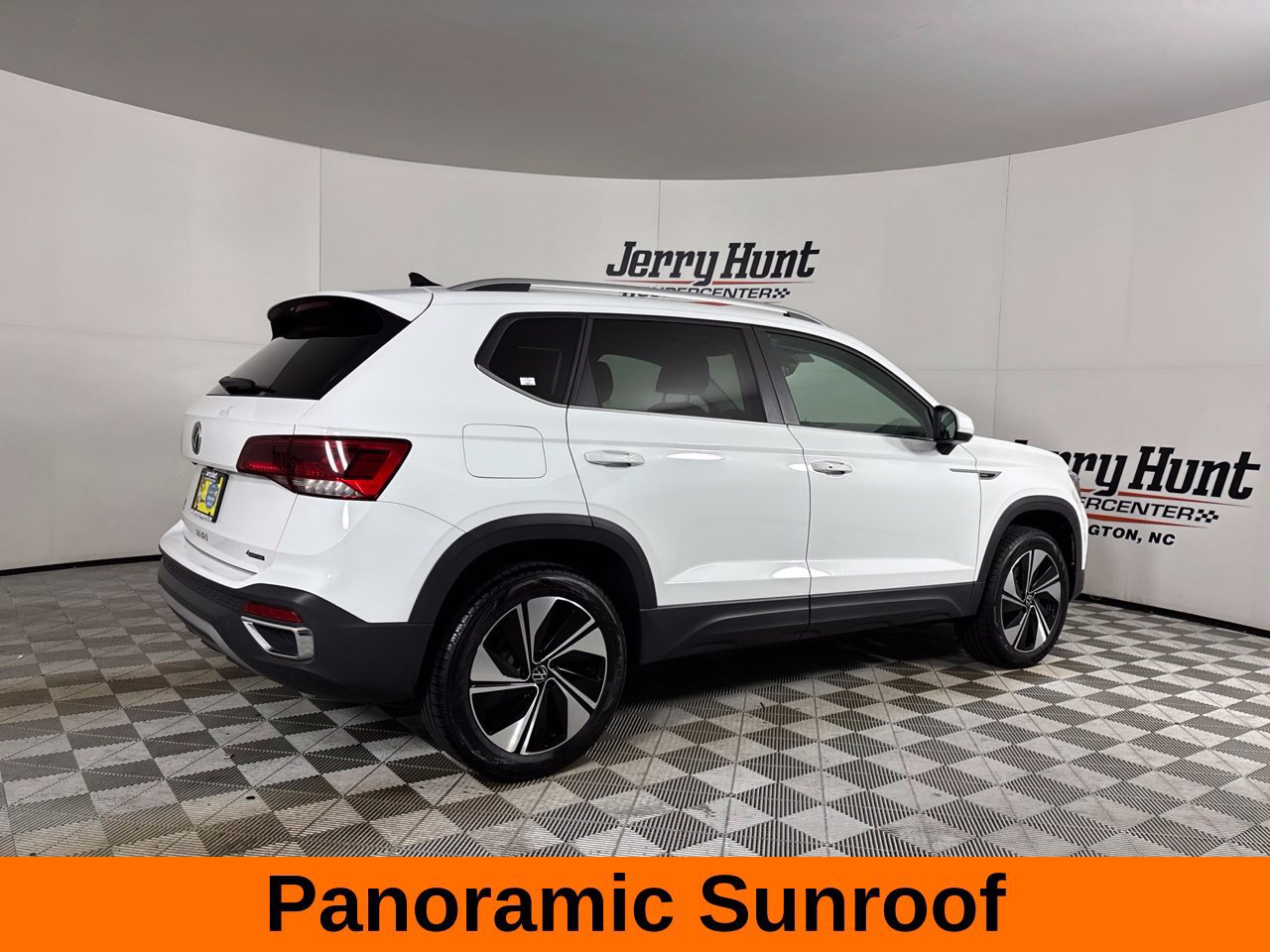 Used 2023 Volkswagen Taos SE w/ Panoramic Sunroof Package AWD/4WD image 6