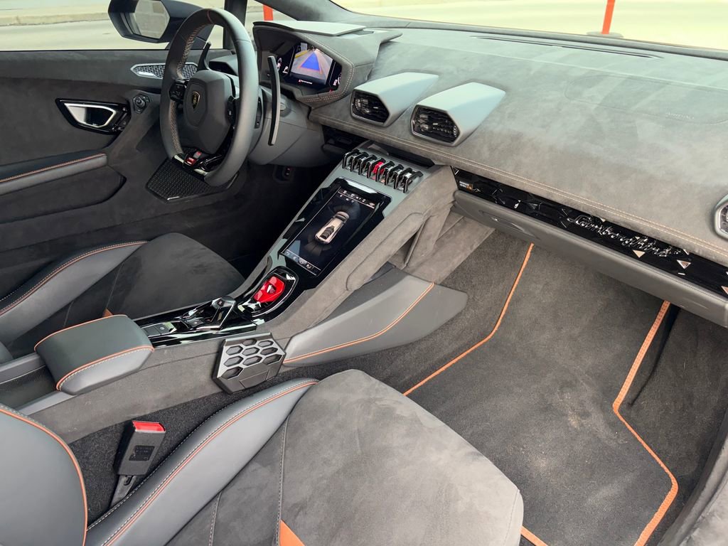 Used 2024 Lamborghini Huracan Sterrato image 23