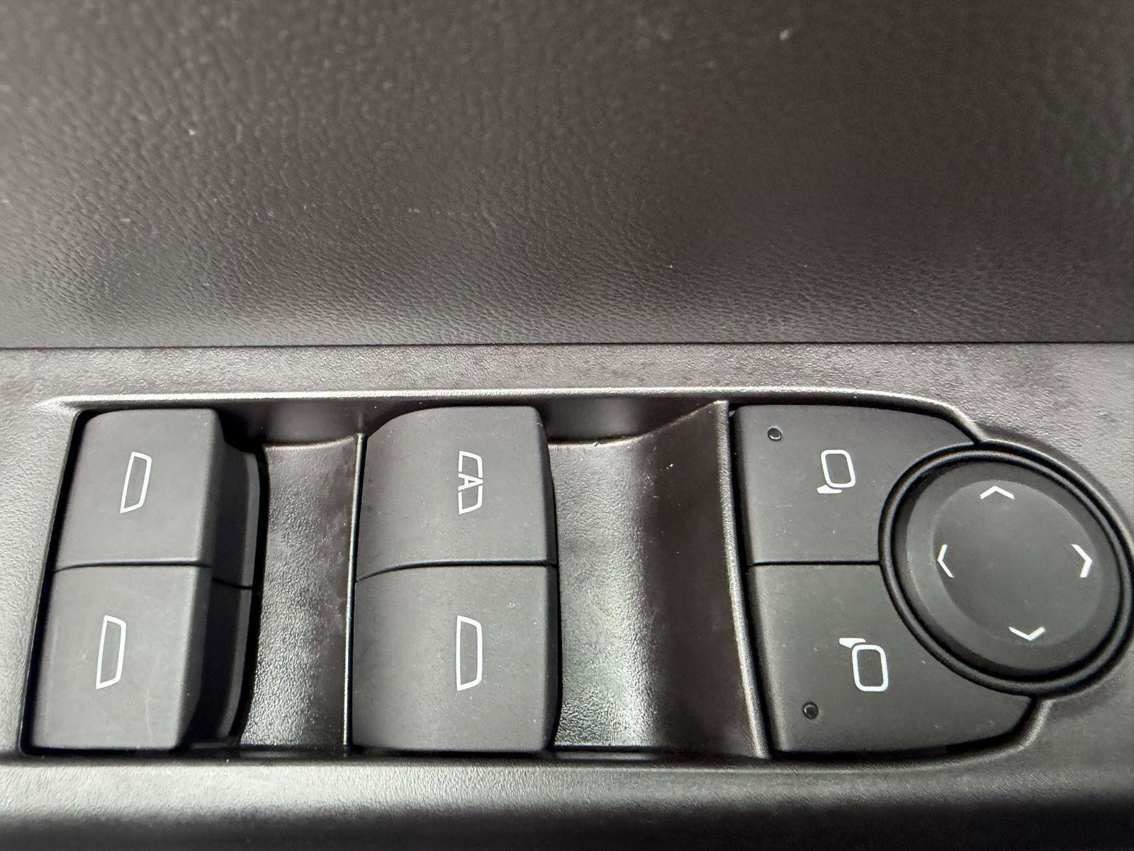 Used 2024 Chevrolet Colorado Z71 w/ Z71 Convenience Package 2 image 13