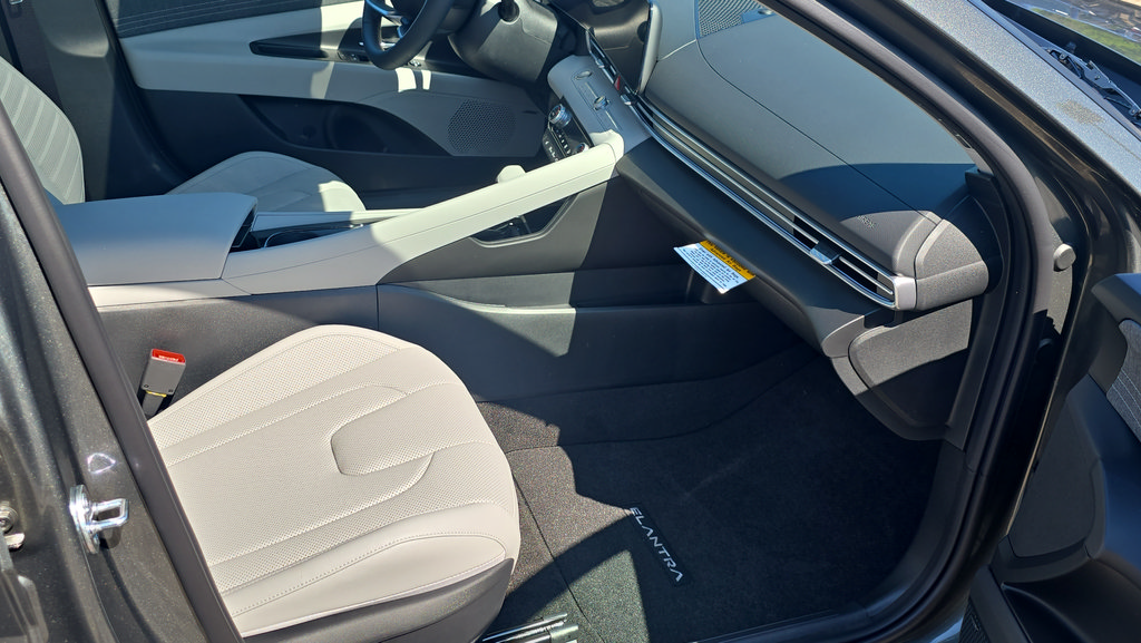New 2026 Hyundai Elantra Limited FWD image 13