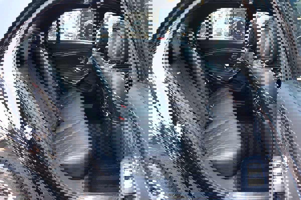 Used 2015 Mercedes-Benz S 63 AMG 4MATIC Sedan w/ Driver Assistance Package image 51