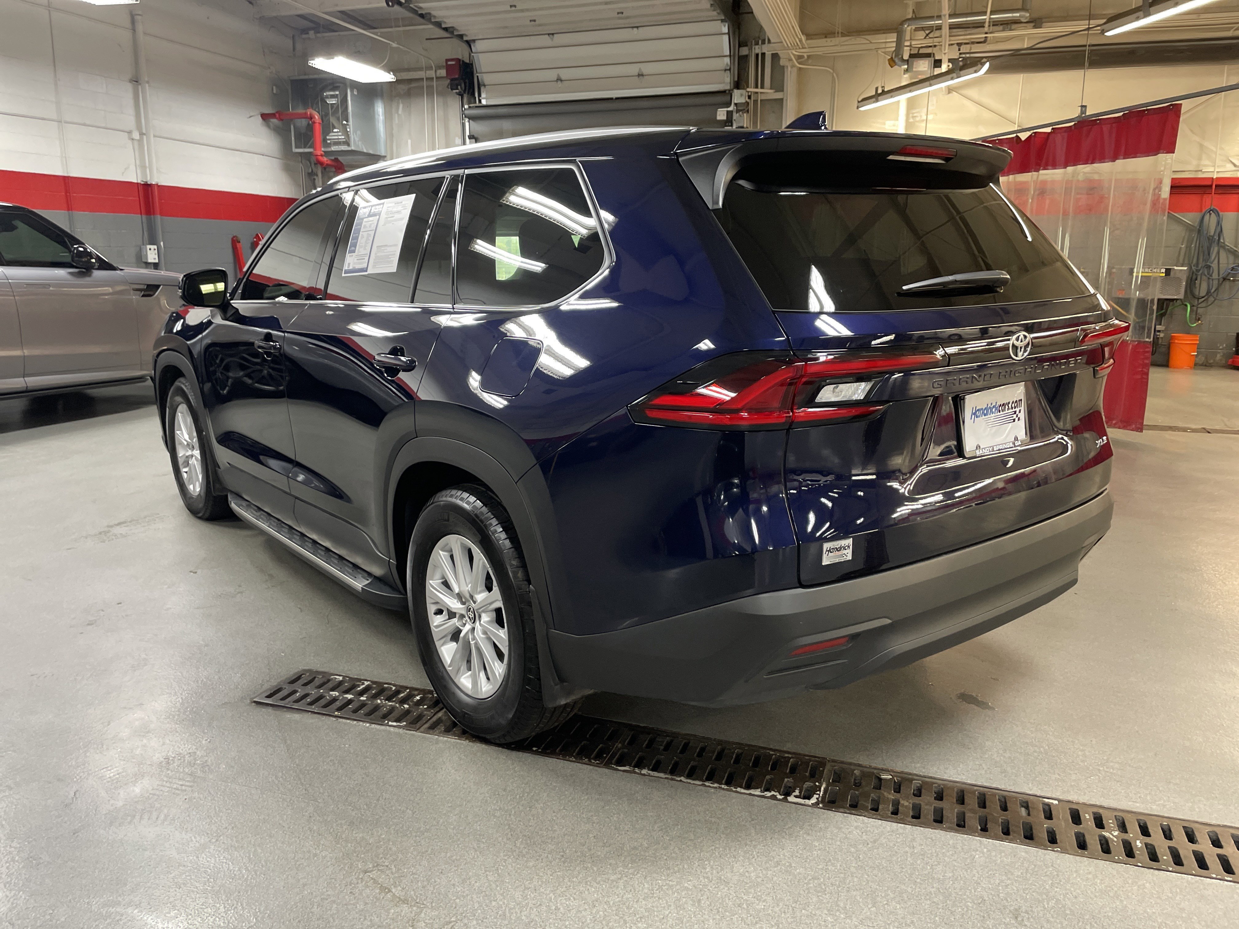 Used 2025 Toyota Grand Highlander FWD image 8