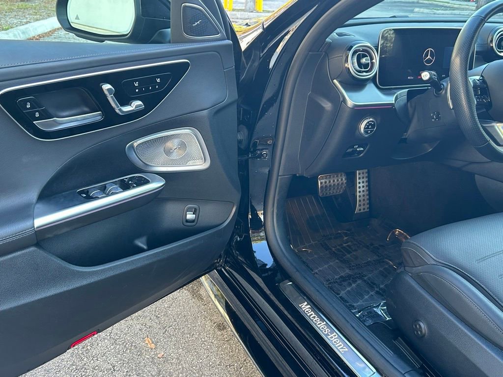 Used 2025 Mercedes-Benz C 300 4MATIC Sedan image 15