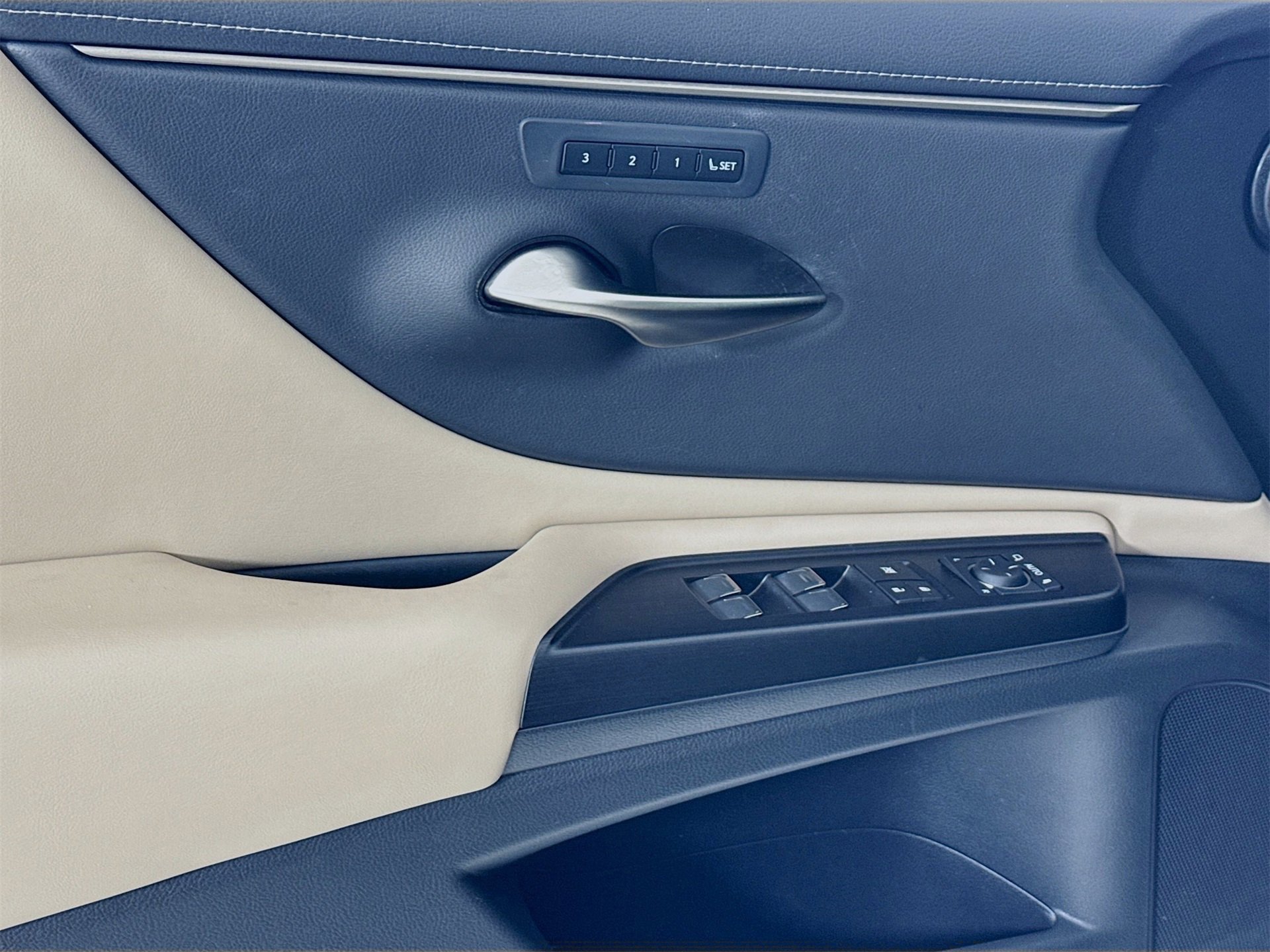 Used 2021 Lexus ES 350 w/ Premium Package image 18