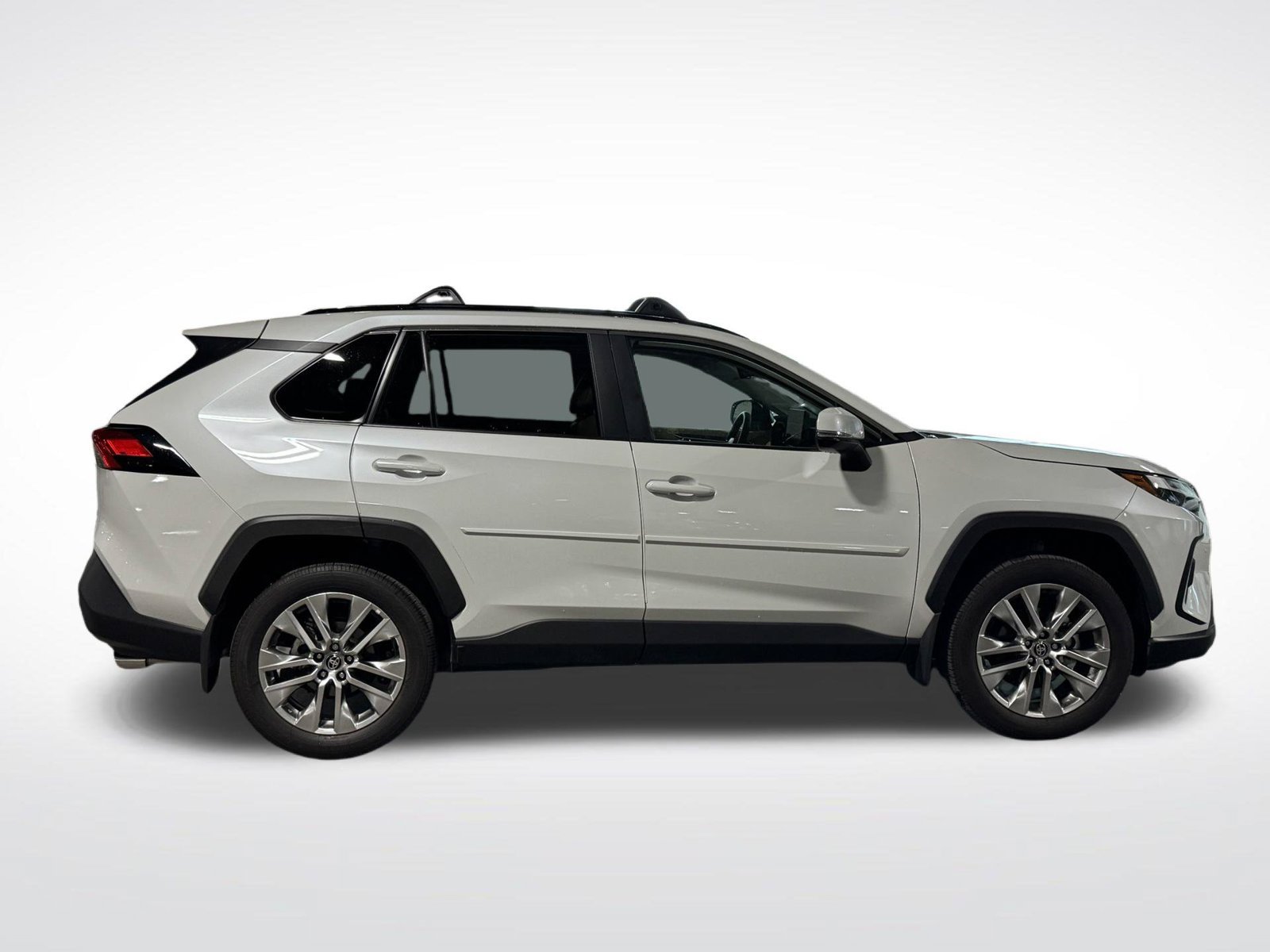 Used 2025 Toyota RAV4 XLE Premium w/ Weather Package AWD/4WD image 11