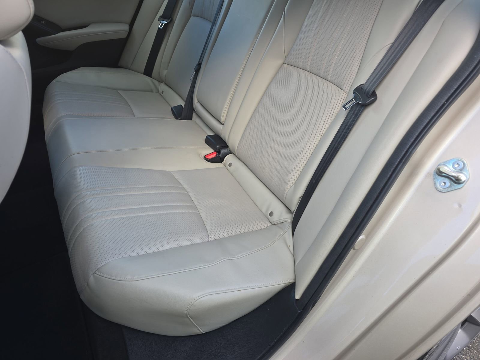 Used 2018 Honda Accord Touring image 17