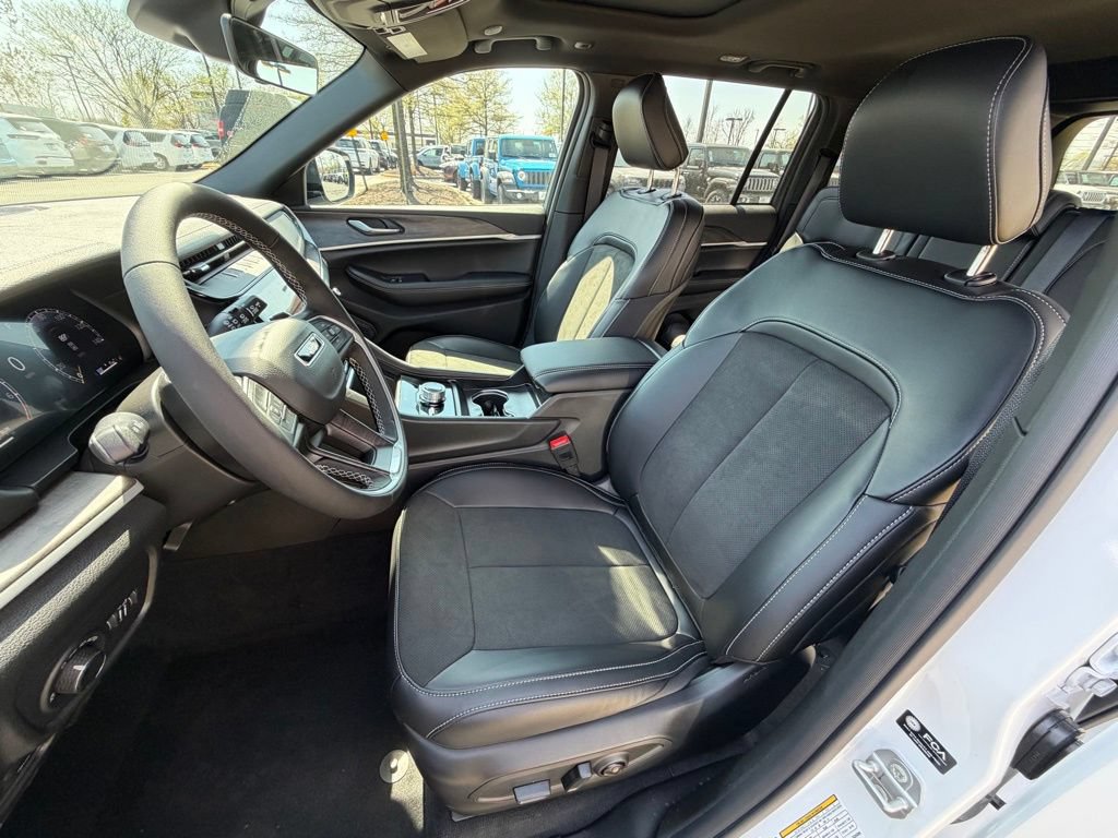New 2026 Jeep Grand Cherokee Altitude AWD/4WD image 14