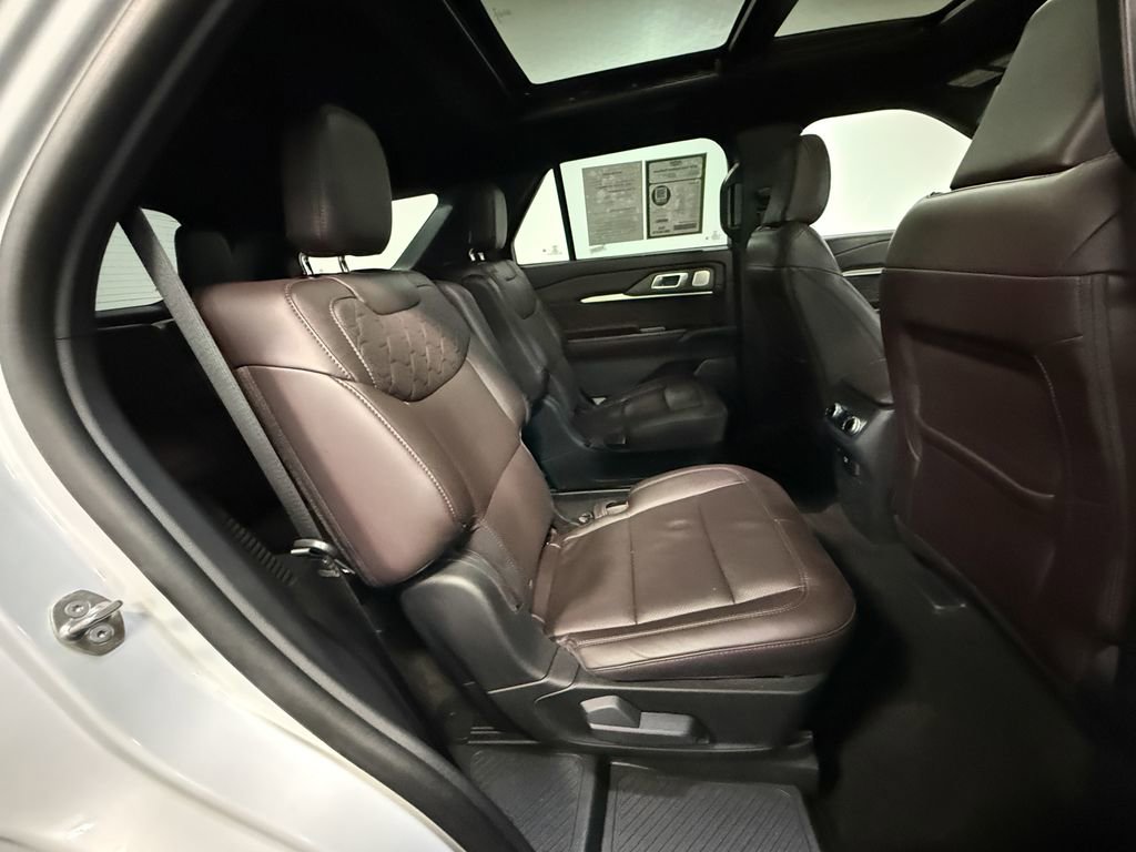 Used 2025 Ford Explorer Platinum w/ LUX Leather Package image 14