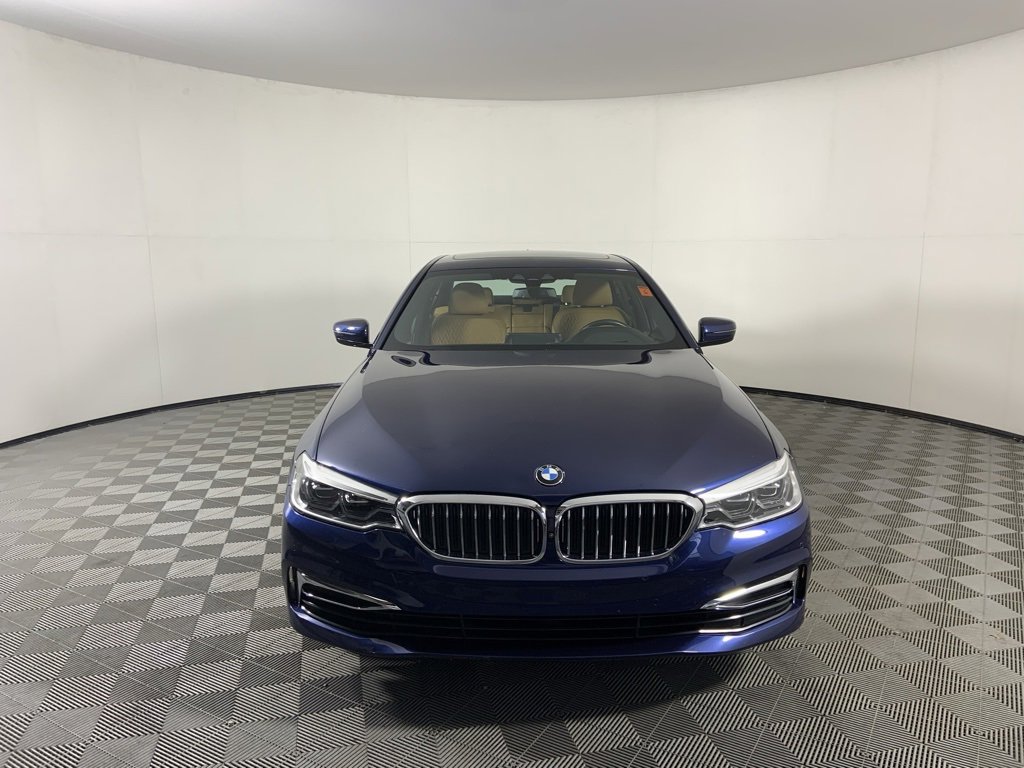 Used 2020 BMW 530e xDrive w/ Executive Package image 4
