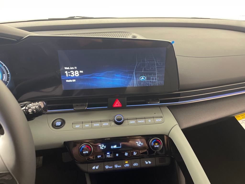 New 2025 Hyundai Elantra Limited image 22