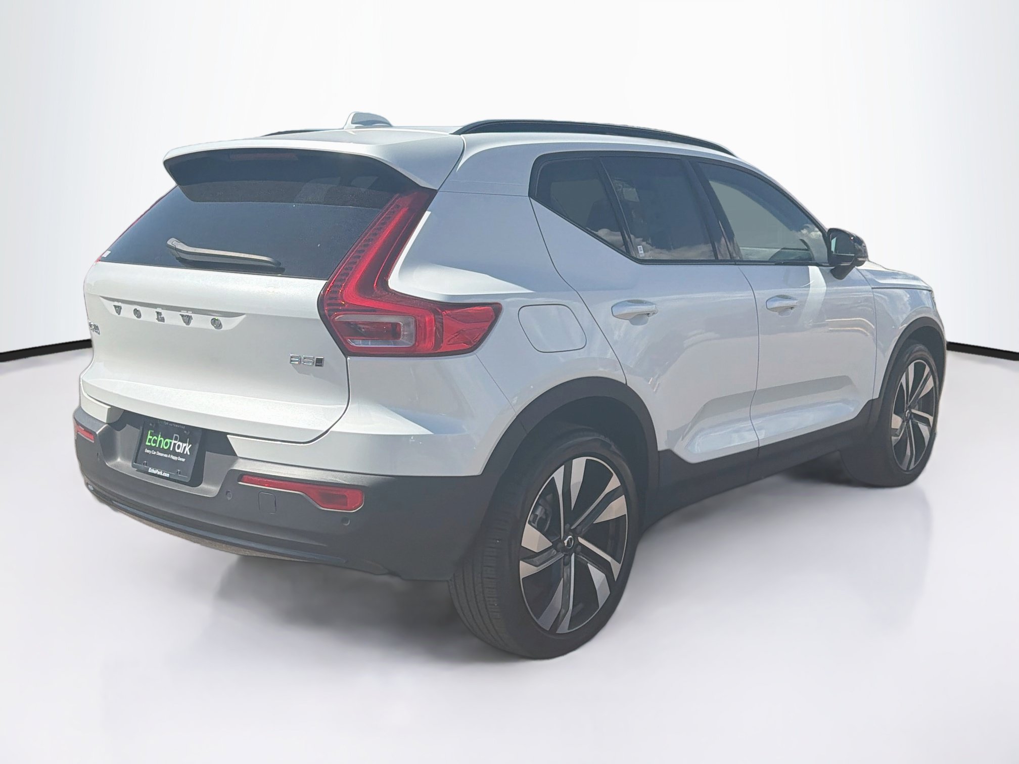 Used 2025 Volvo XC40 B5 Plus AWD/4WD image 9