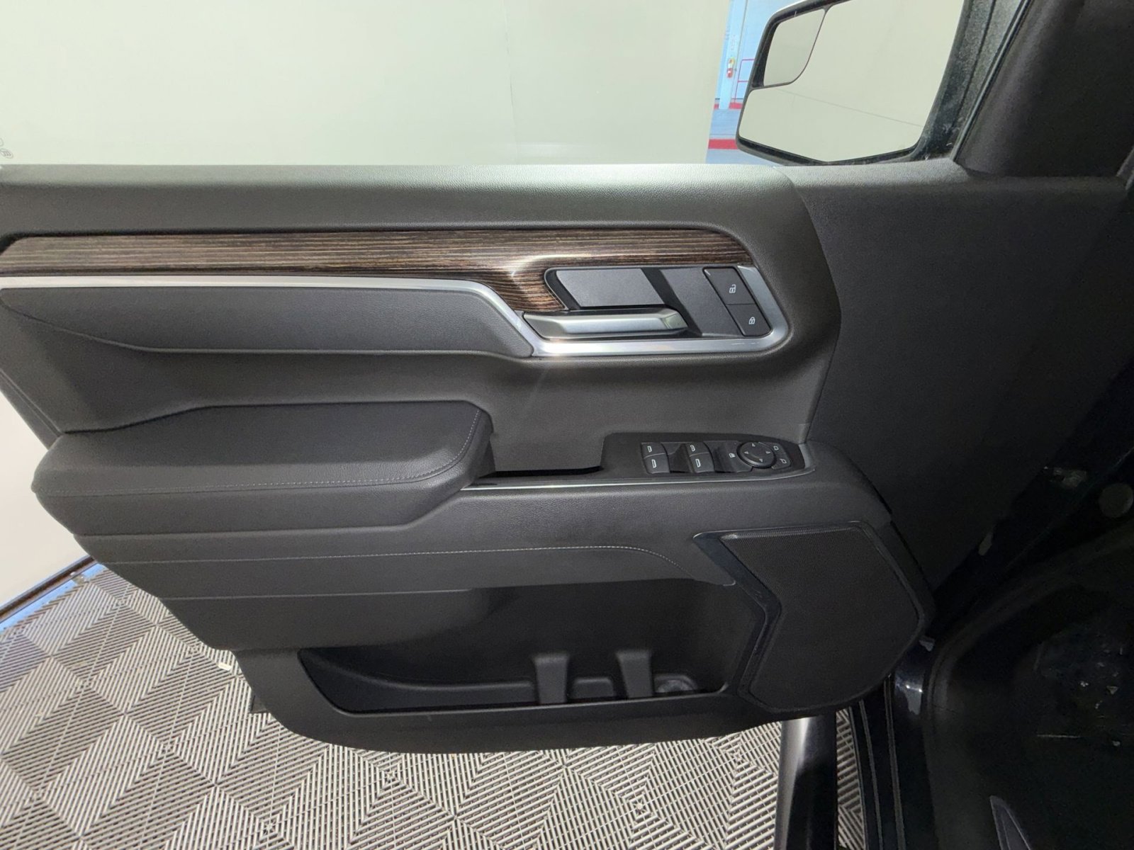 Used 2025 GMC Sierra 1500 Elevation image 15