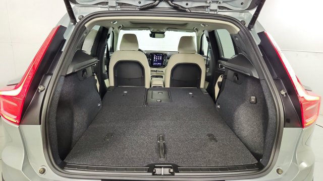 New 2026 Volvo XC40 B5 Plus w/ Protection Package Premier AWD/4WD image 41