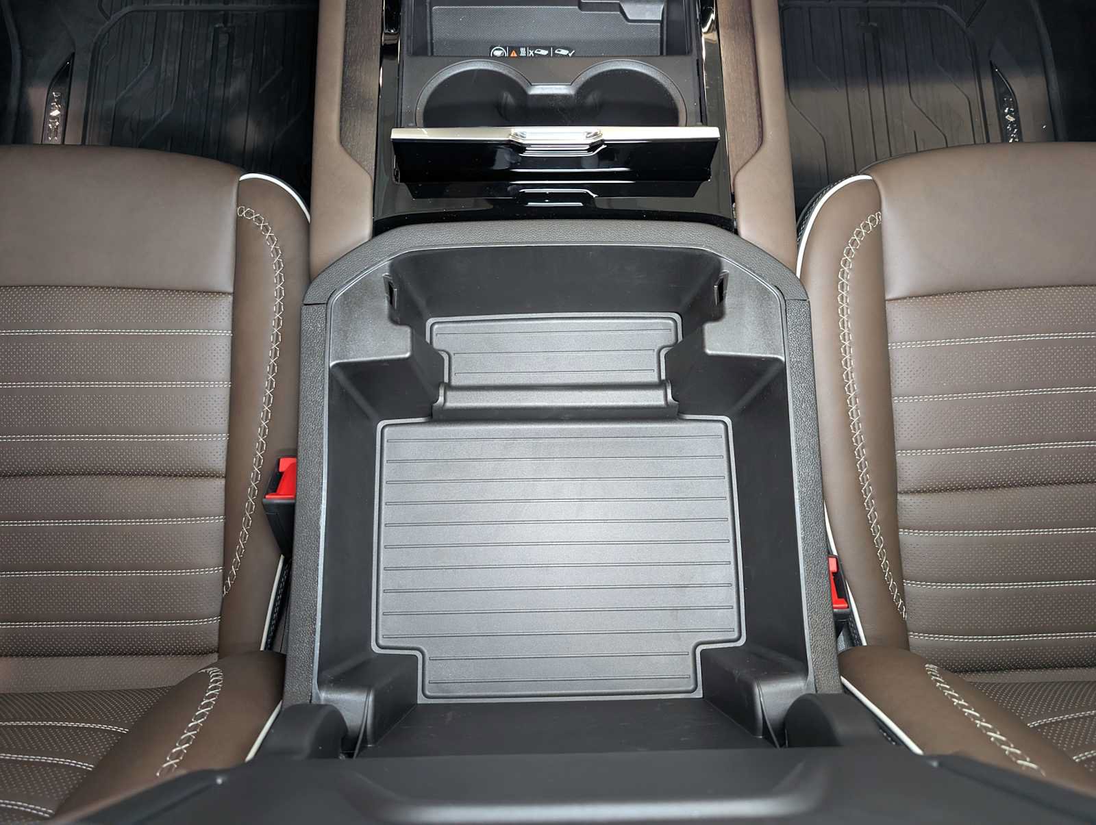 New 2026 GMC Yukon Denali Ultimate w/ LPO, Floor Liner Package AWD/4WD image 12