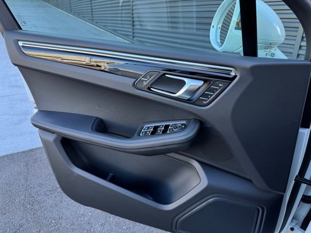 New 2026 Porsche Macan image 13
