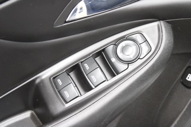 Used 2016 Chevrolet Volt LT w/ Comfort Package FWD image 9