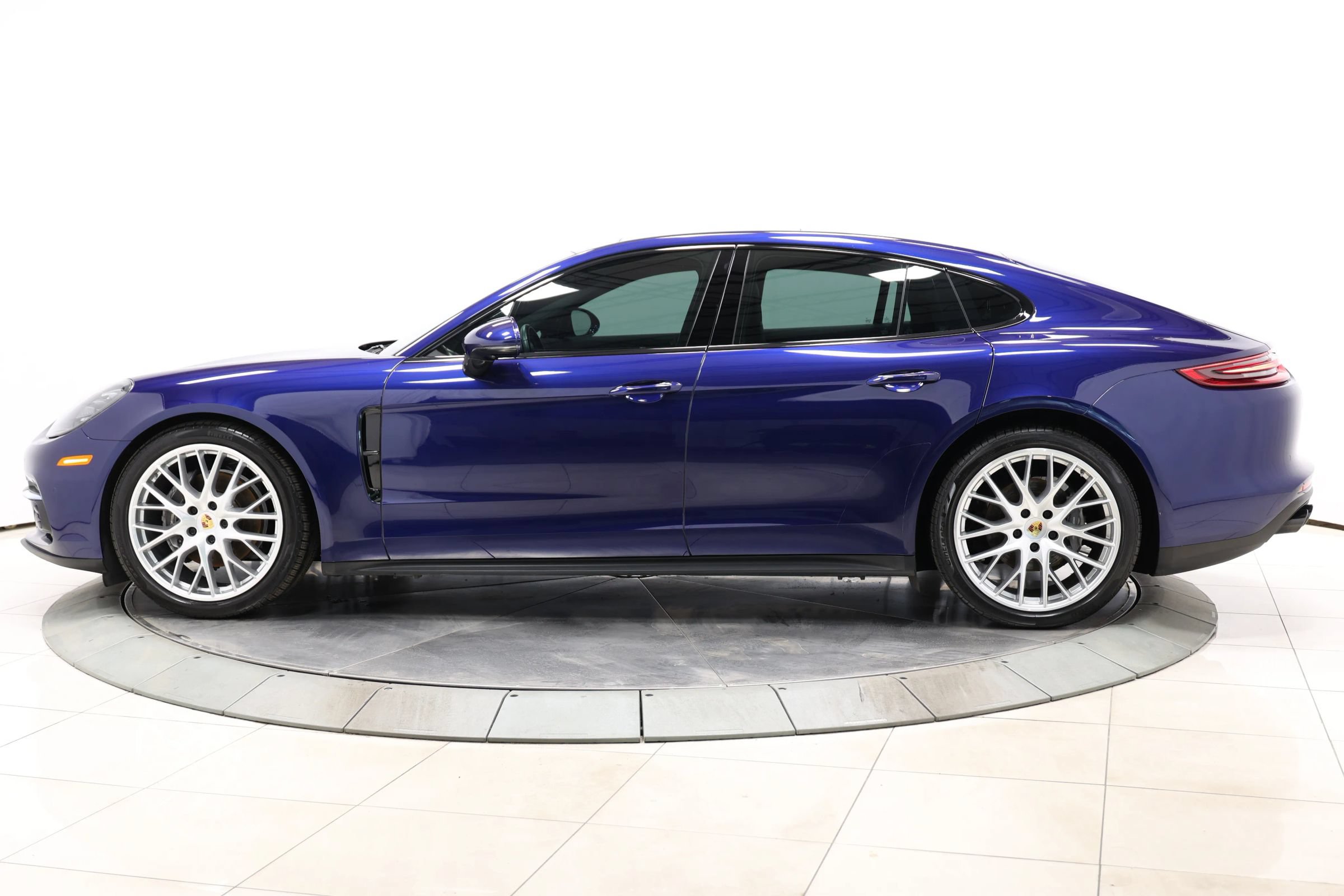 Used 2020 Porsche Panamera AWD/4WD image 9