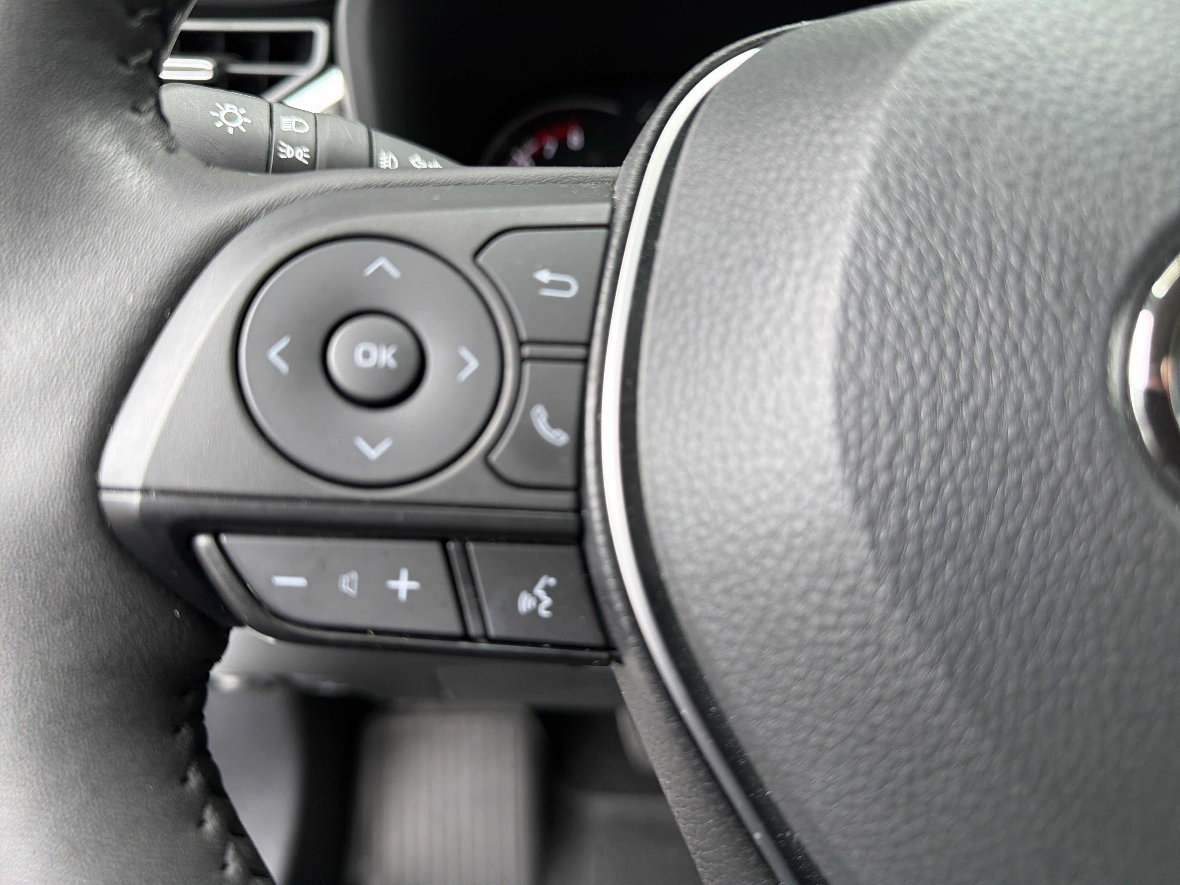Used 2025 Toyota RAV4 XLE Premium w/ Weather Package FWD image 19