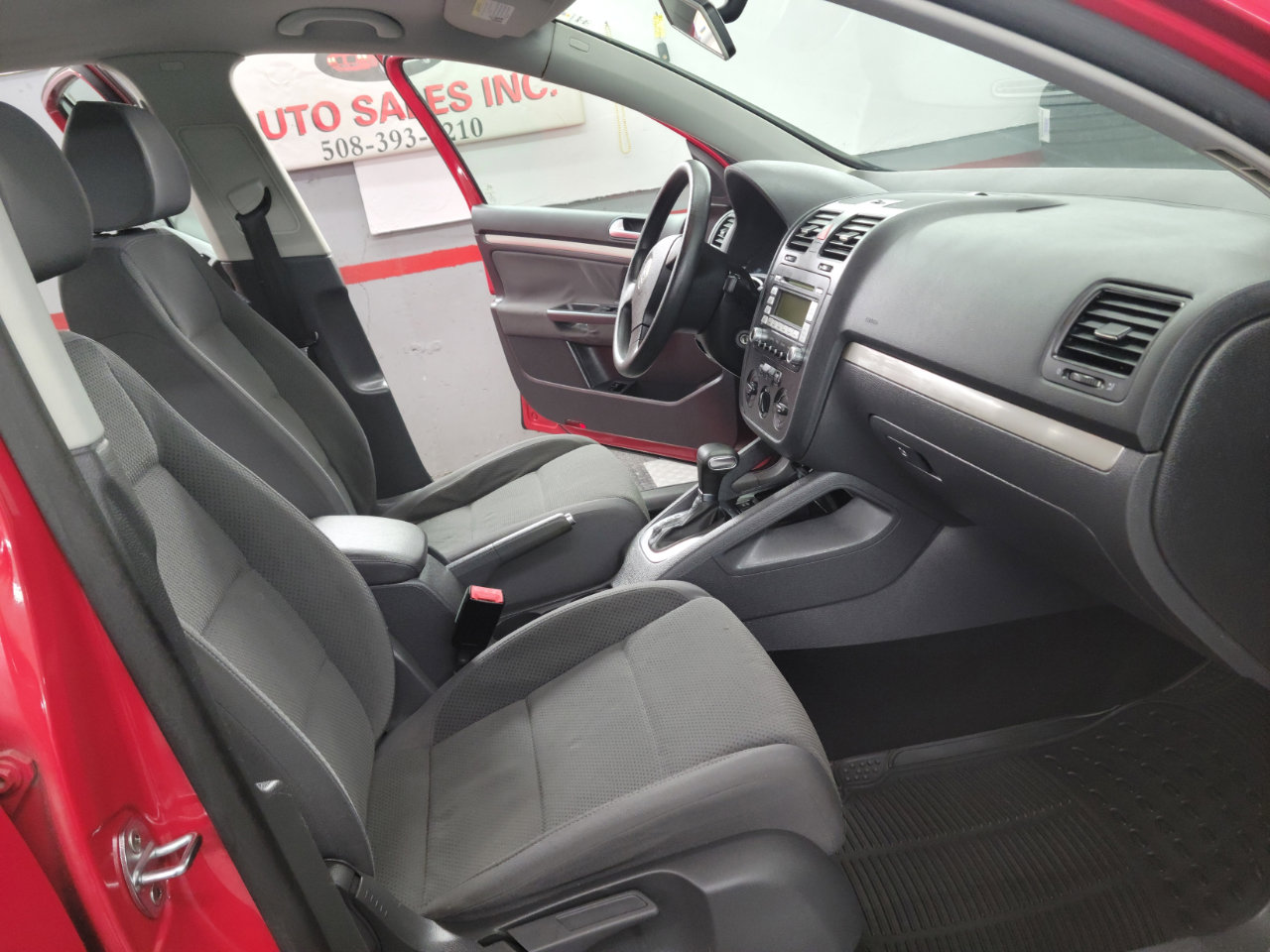 Used 2009 Volkswagen Rabbit S image 11