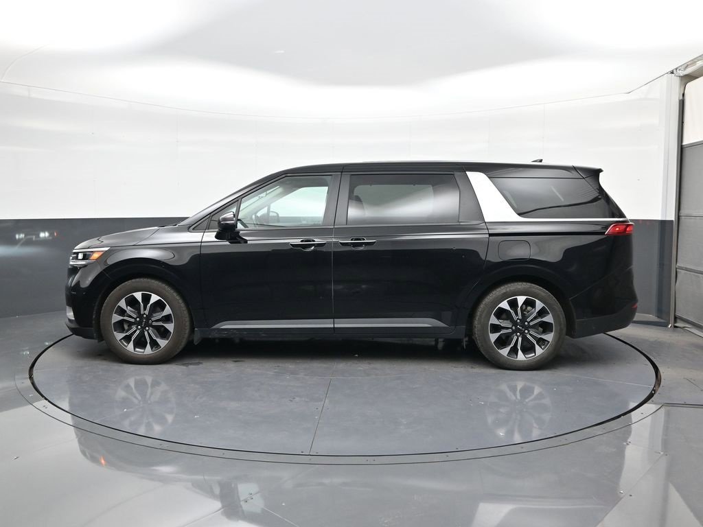 Used 2022 Kia Carnival EX image 4
