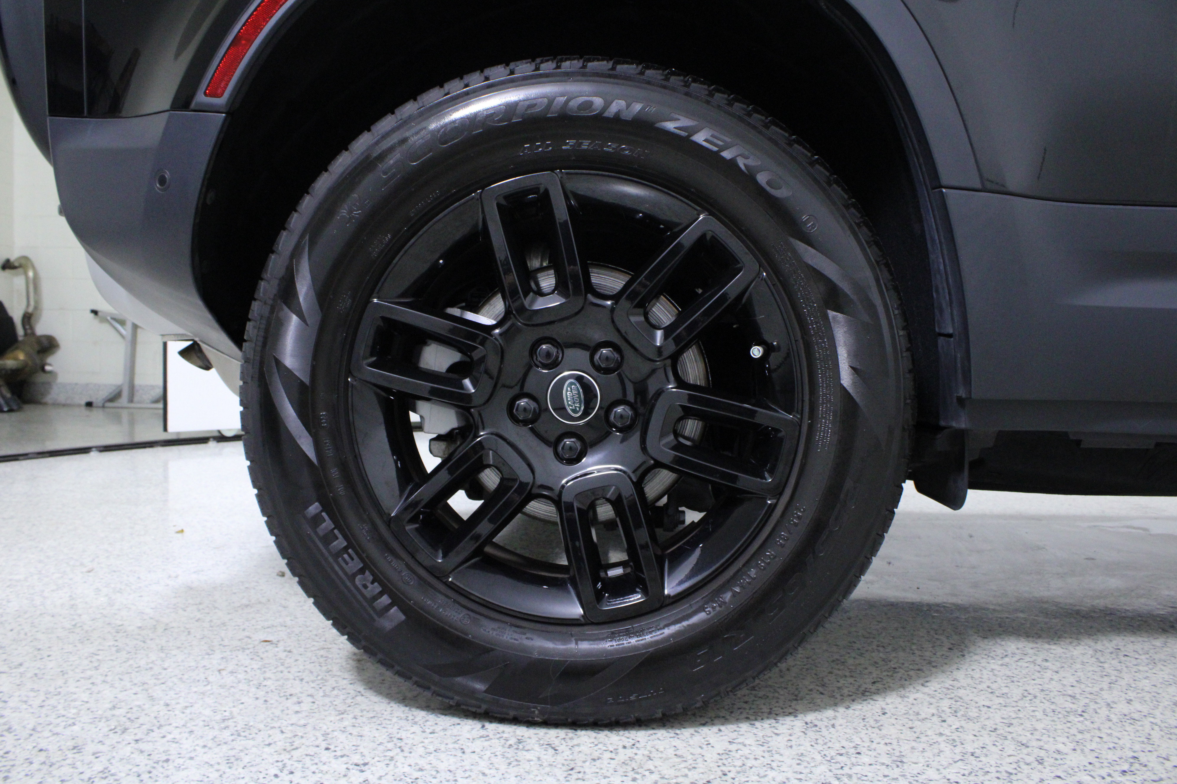 Used 2024 Land Rover Defender 110 S image 8