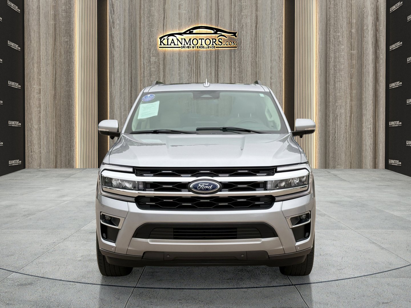 Used 2023 Ford Expedition Limited RWD image 2