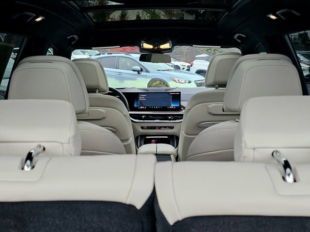Used 2025 BMW X7 M60i image 12