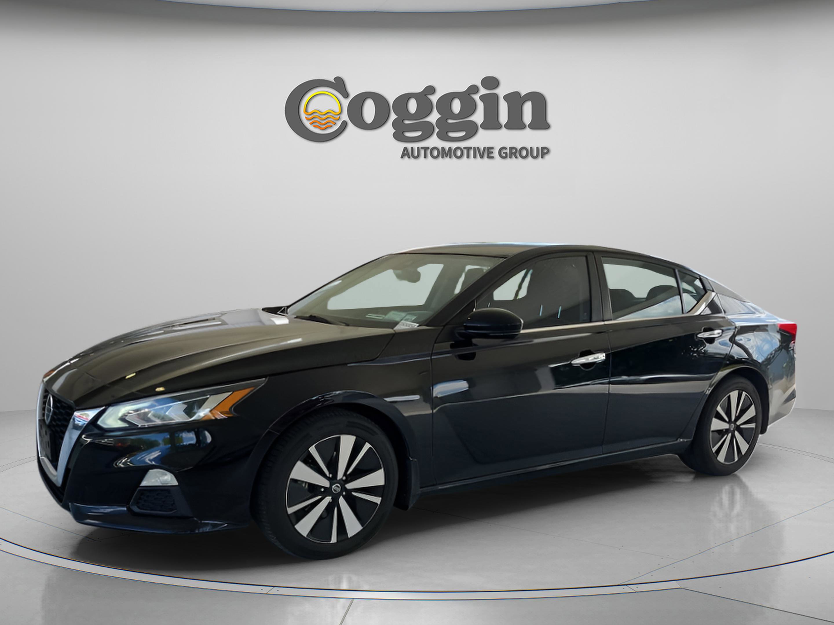 Used 2022 Nissan Altima 2.5 SV w/ SV Premium Package FWD image 1