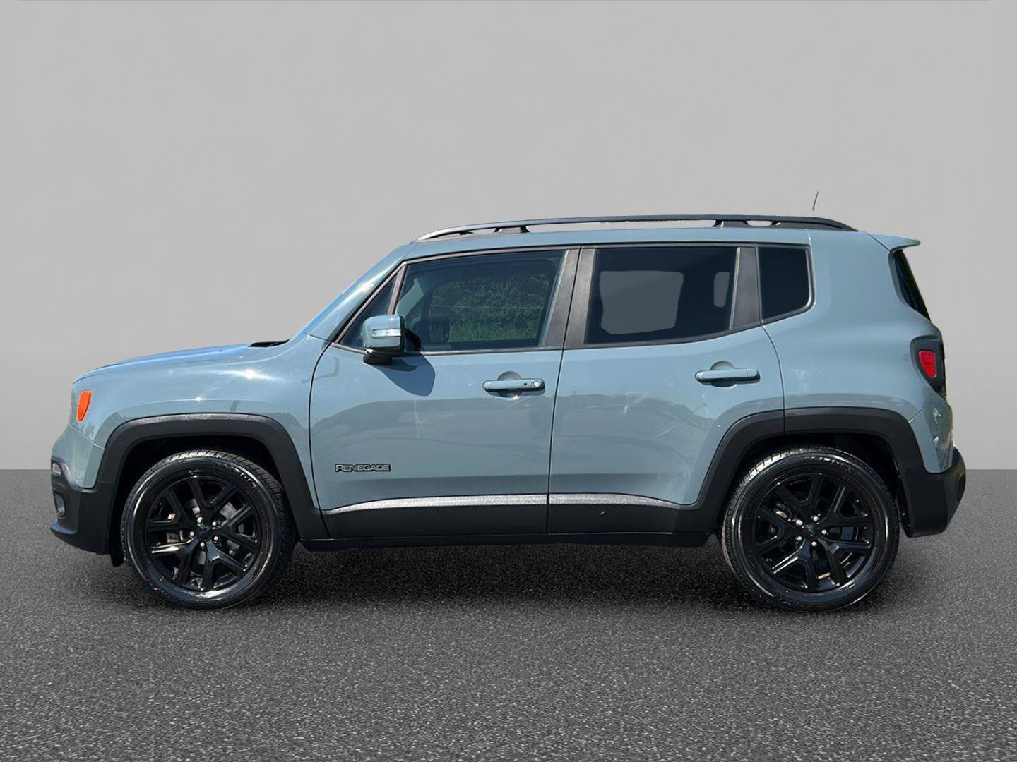 Used 2018 Jeep Renegade Altitude FWD image 2