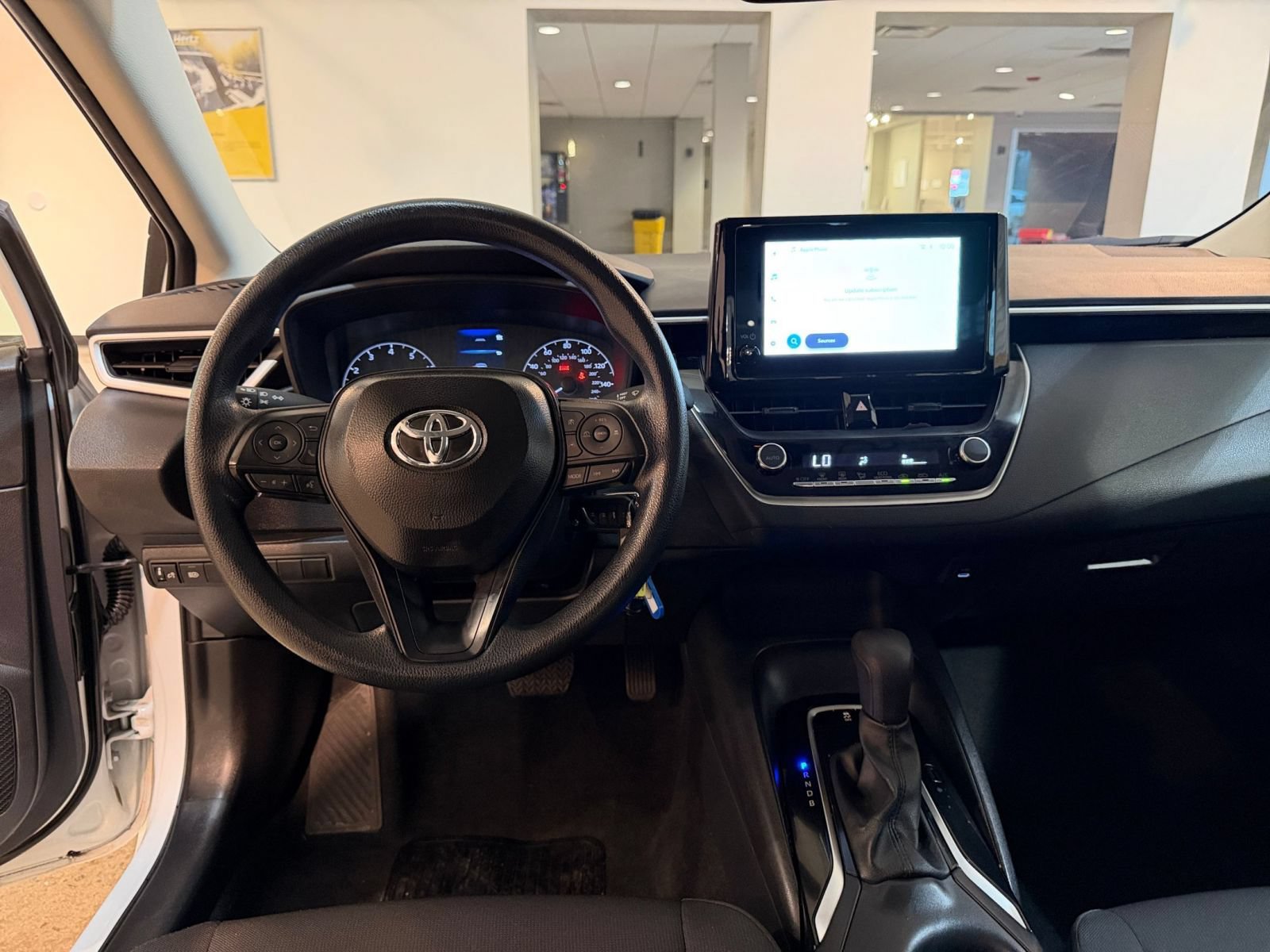 Used 2025 Toyota Corolla LE FWD image 32