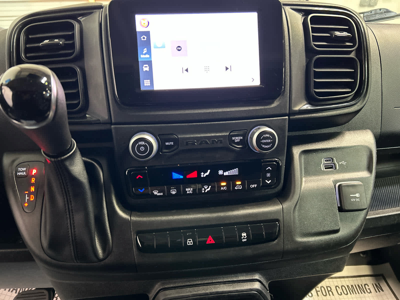 Used 2024 RAM ProMaster 2500 w/ Convenience Group FWD image 7