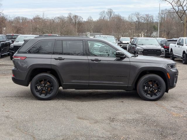 New 2026 Jeep Grand Cherokee Laredo image 2
