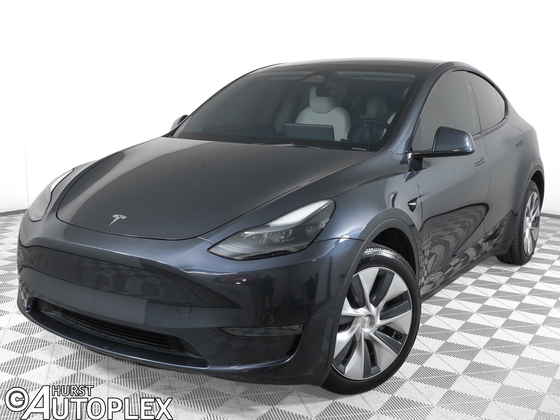 Used 2024 Tesla Model Y Long Range AWD/4WD image 1