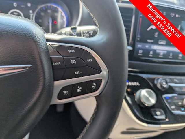 Used 2024 Chrysler Pacifica Touring-L FWD image 15