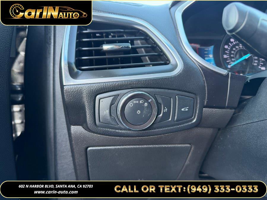 Used 2018 Ford Edge Titanium image 12