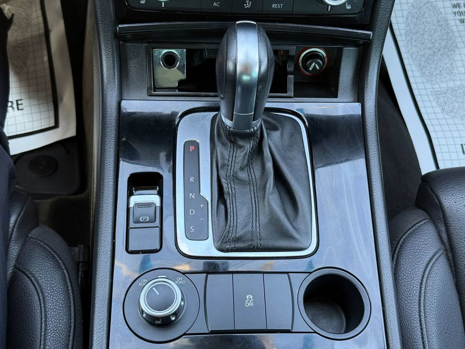 Used 2012 Volkswagen Touareg Sport image 36
