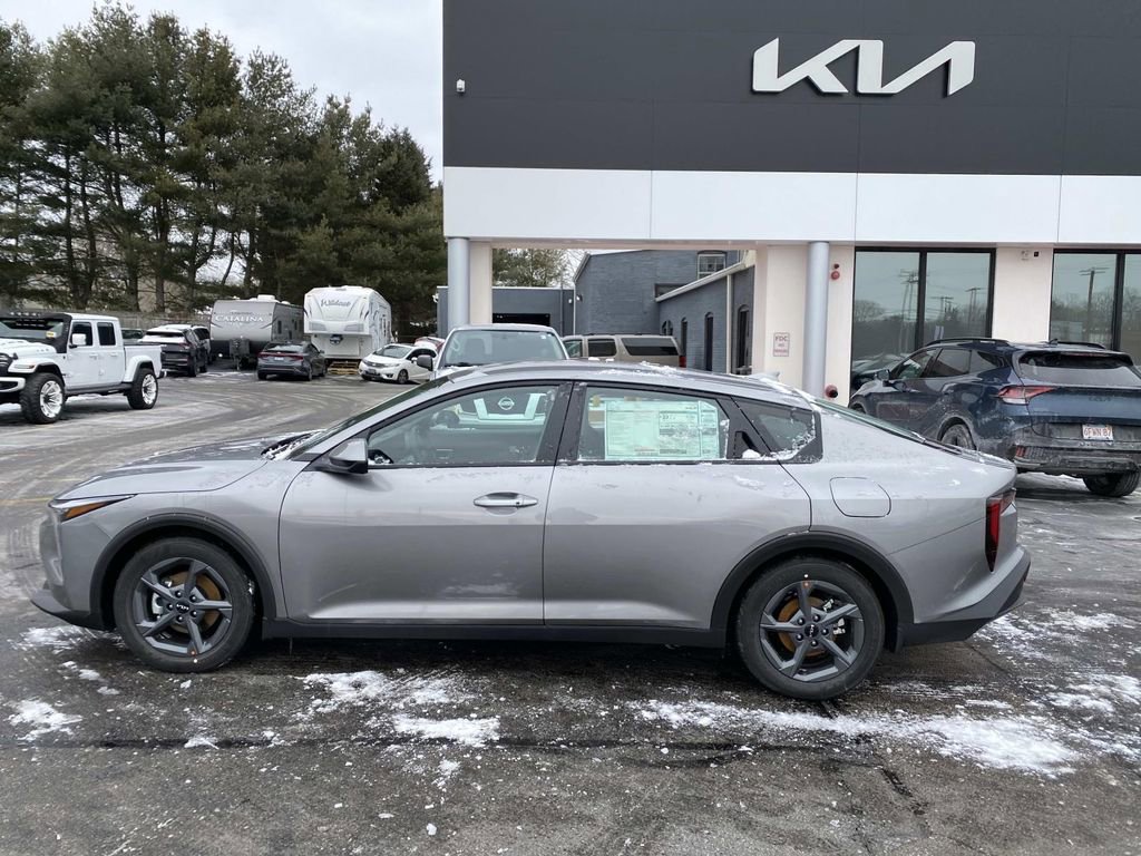 New 2025 Kia K4 LXS image 2